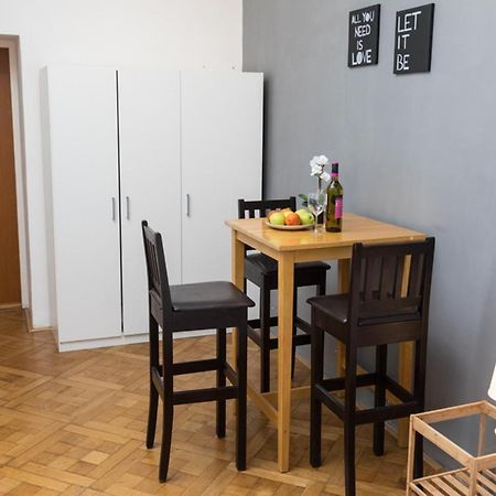 Welcome Apartments On Lublanska Praha Bagian luar foto